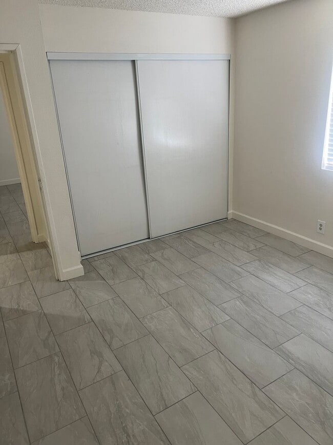 Building Photo - 2 Bedroom 2 Bath Craig & Nellis