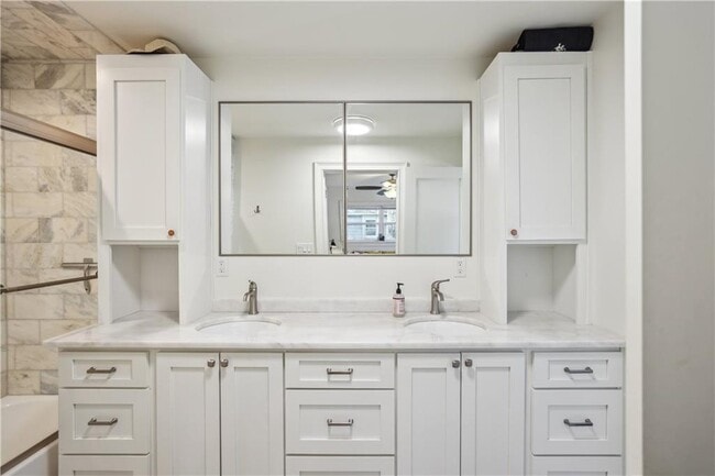 Building Photo - 783 Livingstone Pl