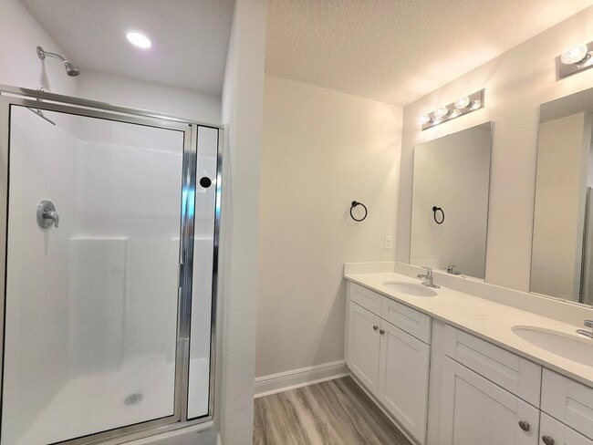 Building Photo - 3-Bedroom Townhome