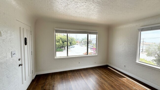 Building Photo - West Redwood