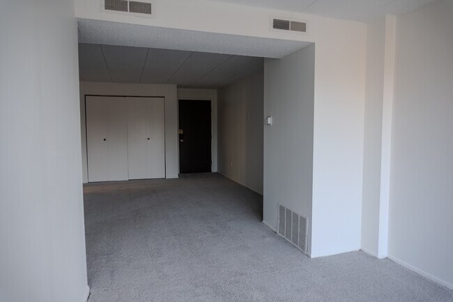 Building Photo - 2440 Noble Rd
