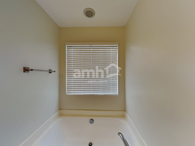 Building Photo - 5402 Canipe Farm Ct