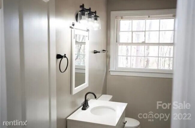 Building Photo - 2008 Choyce Cir