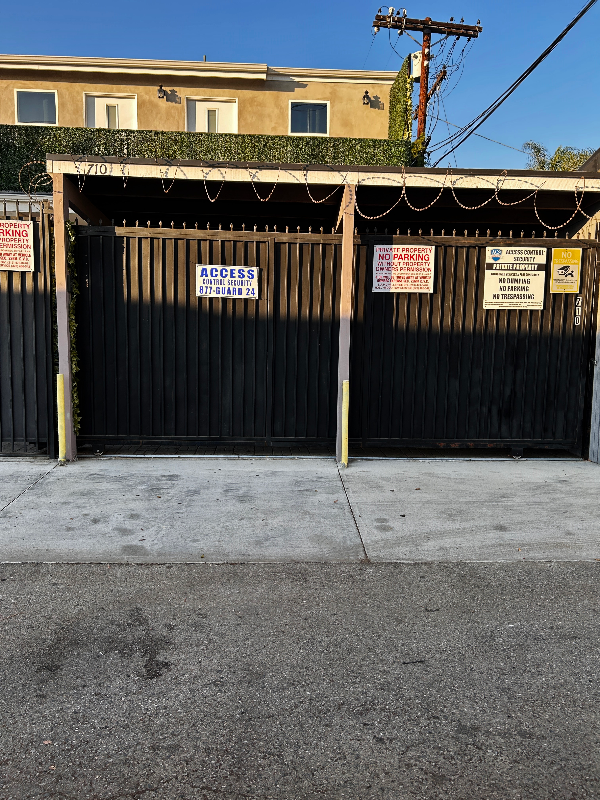Building Photo - 710 N Fuller Ave
