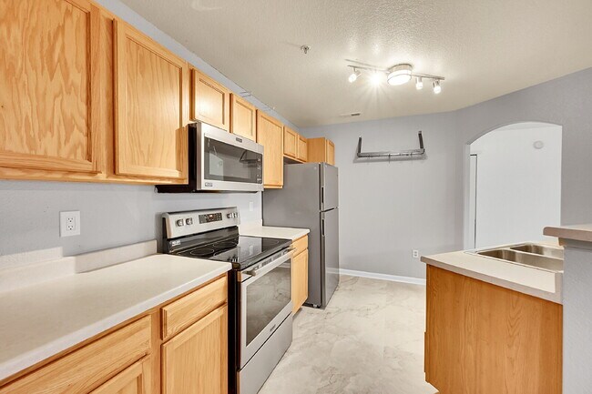 Building Photo - $1,650- 1 Bed, 1 Bath Condo in Aurora with...