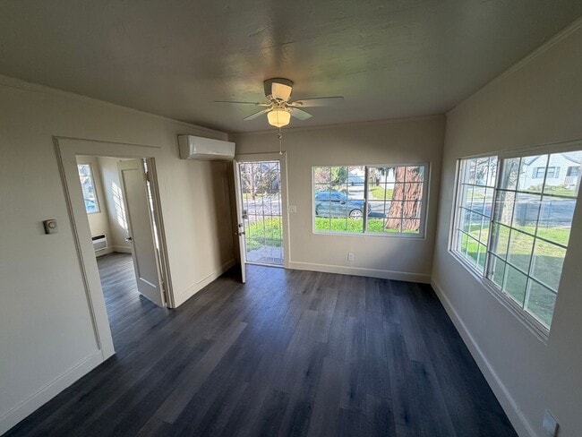 Building Photo - Bungalow nestled in East Sacramento!