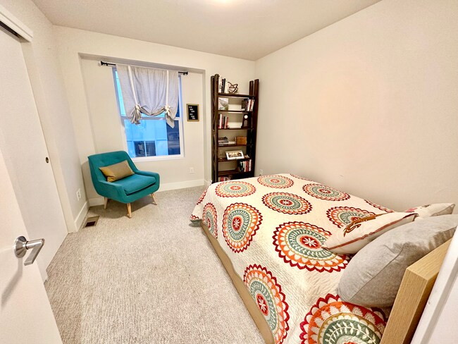 Guest bedroom - 1810 Irving St