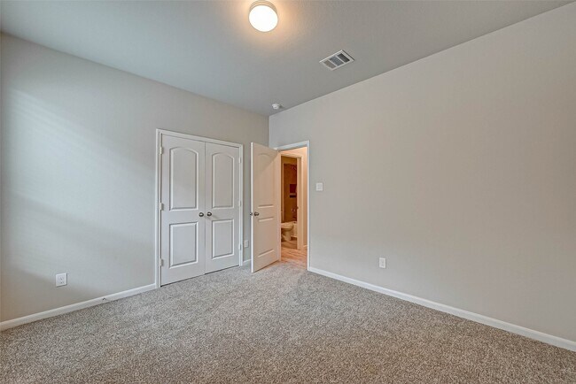 Building Photo - 14111 Lake Lodge Dr