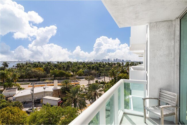 Building Photo - 7900 Harbor Island Dr