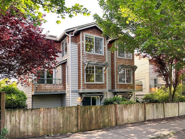 Building Photo - 3bs/2.5ba Seattle Townhome