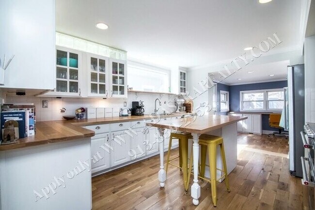 Building Photo - Beautiful Ranch Home in Brookside-Availabl...