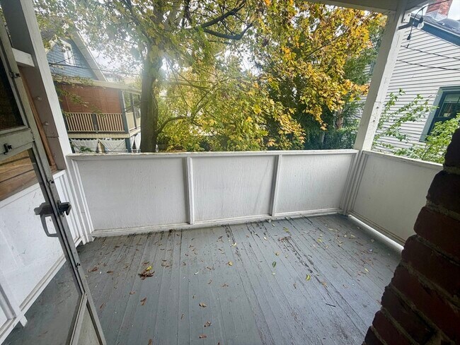 Building Photo - 807 Centre St