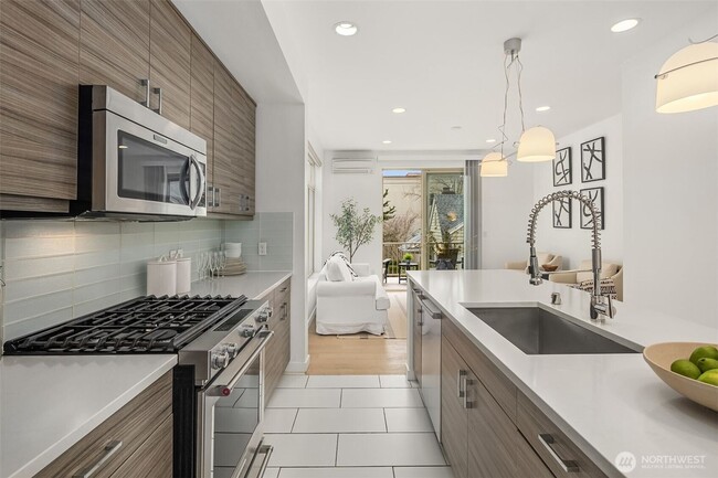 Building Photo - 3bd/2.25Ba Seattle Townhouse