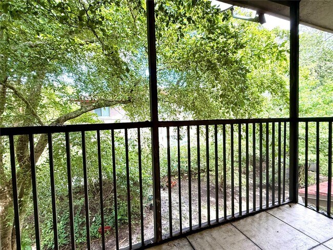 Building Photo - 3032 Coral Ridge Dr
