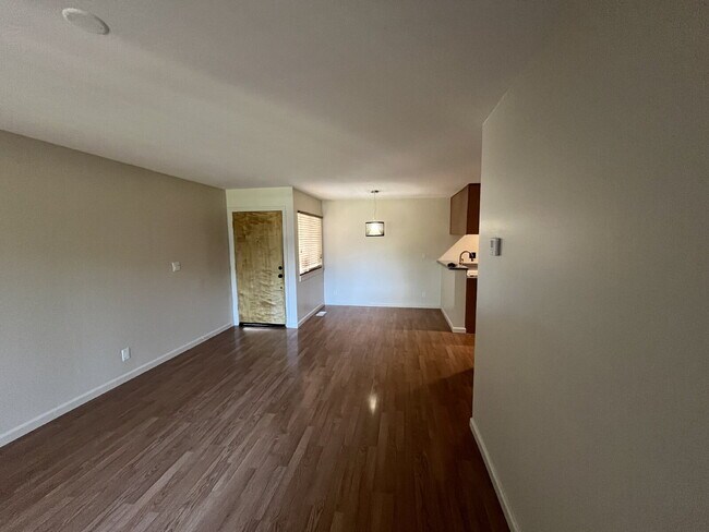 Building Photo - Downstairs 2 bedroom unit with parking and a patio