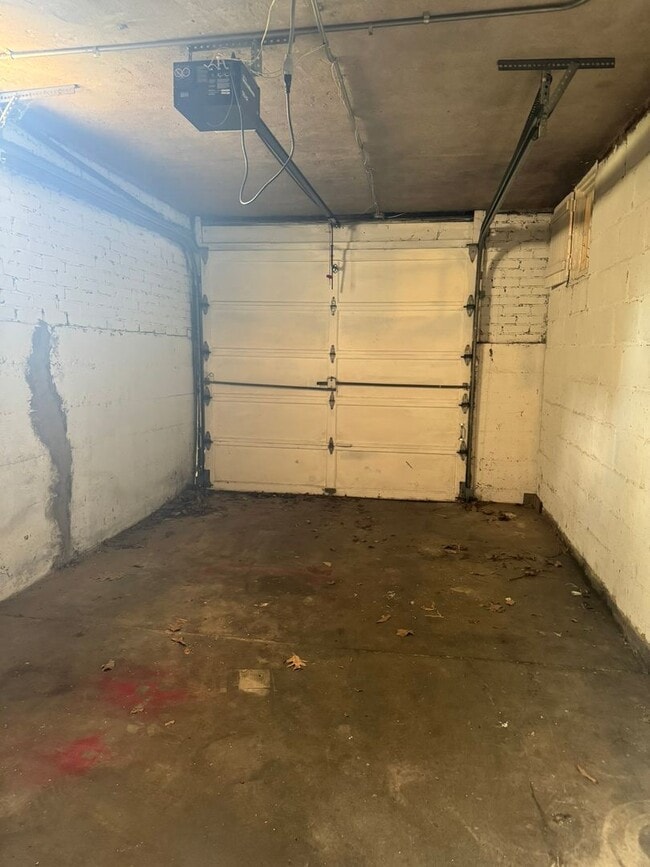 Building Photo - Wonderful 2 bed 2 bath in the heart of the...