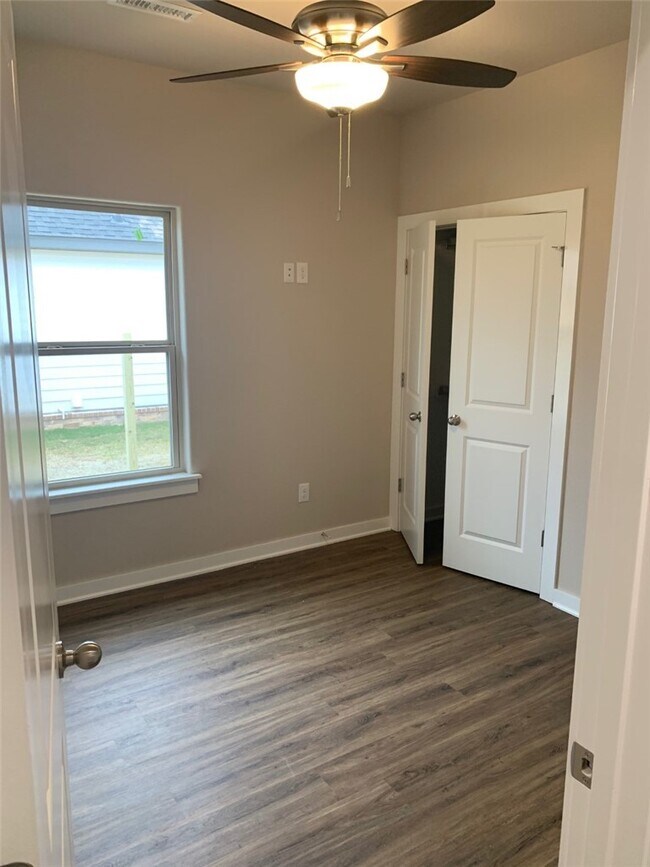 Building Photo - 403 N Otoe St