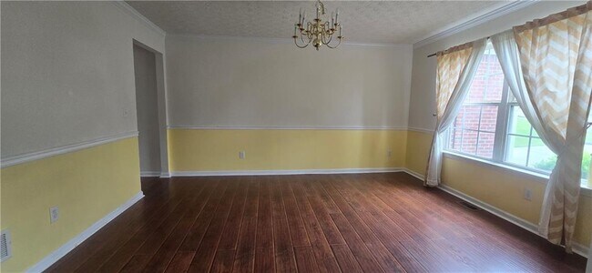 Building Photo - 3811 Roxfield Dr NE