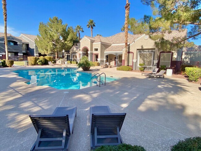 Building Photo - ADORABLE FIRST FLOOR CONDO UNIT 1 BEDROOM / BATH, LOCATED IN A GATED COMMUNITY!
