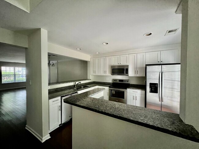 Building Photo - 8433 Southgate Commons Dr