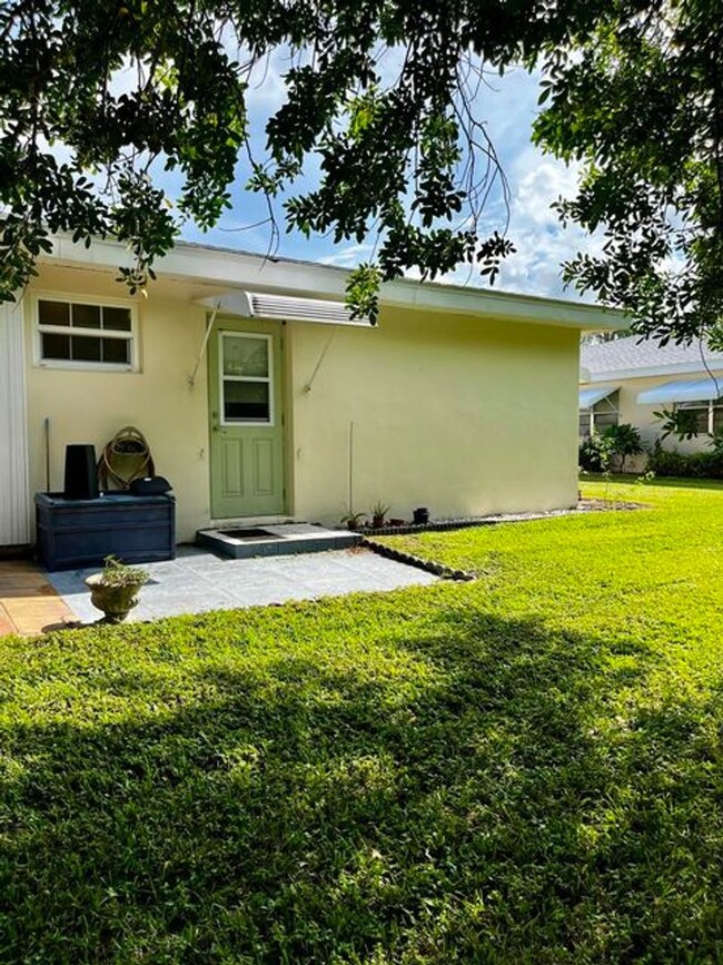 Building Photo - Annual Rental in Fort Pierce