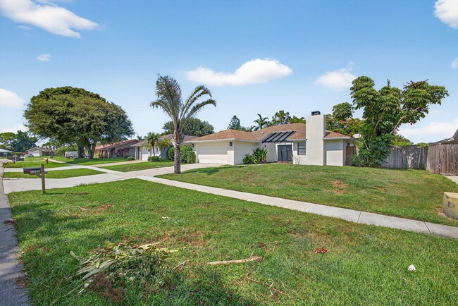 Building Photo - 1202 Essex Dr