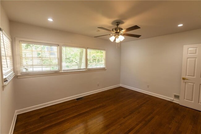 Building Photo - 1392 Lively Ridge Rd NE