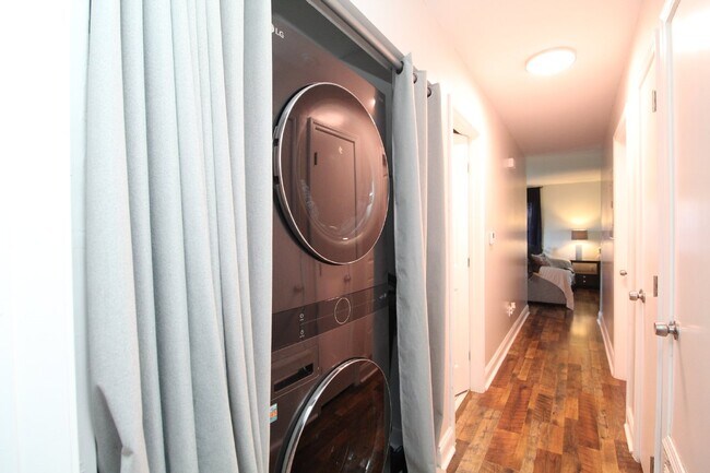 Building Photo - Updated 2BR Home Near Downtown Pensacola –...