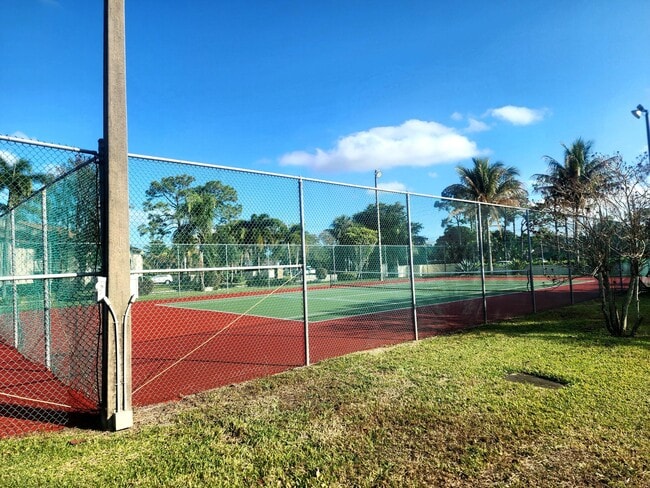 Building Photo - 310 Knotty Pine Cir