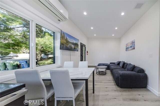 Building Photo - 12809 Woodley Ave