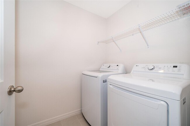 Building Photo - 5261 Luisa Ct