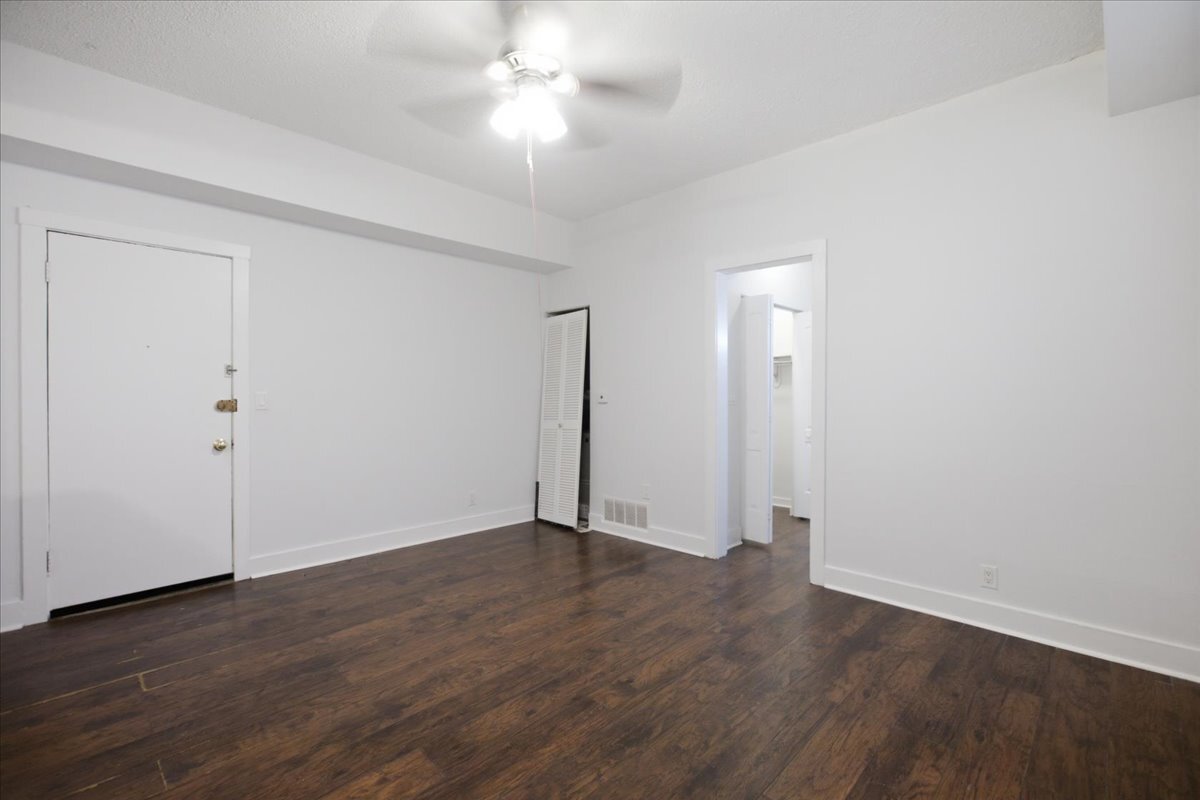 Building Photo - 3727 N Pine Grove Ave