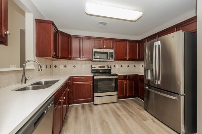 Building Photo - 1500 Saddle View