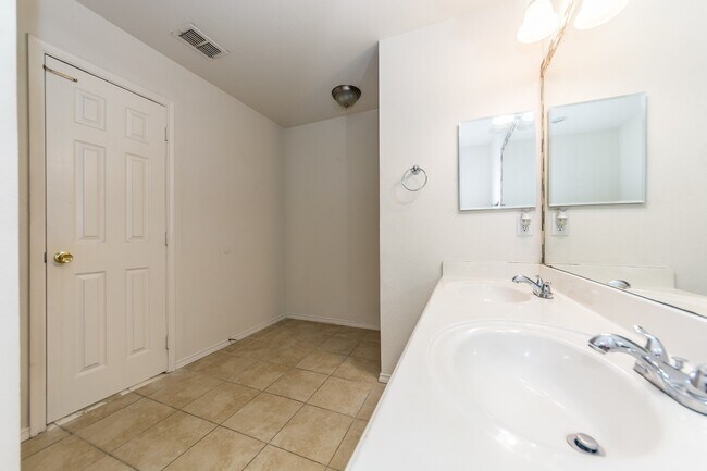 Building Photo - 2905 Frontier Ln