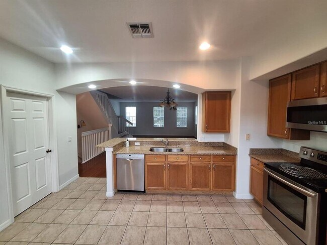 Building Photo - 1350 Chatfield Pl
