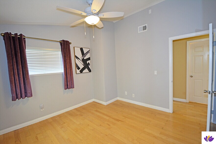 Building Photo - 23935 Ingomar St