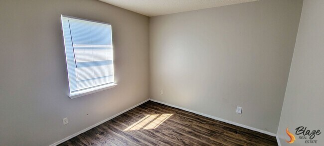 Building Photo - 4210 SE 16th Ave