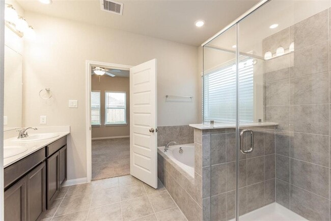 Building Photo - 7215 Wilshire Ct