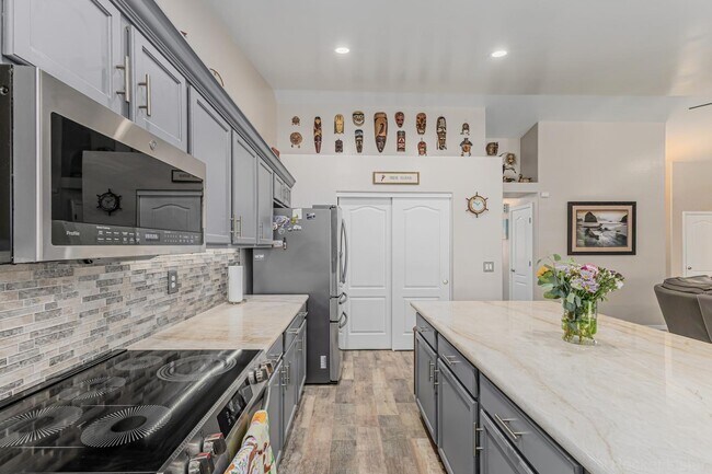 Building Photo - 17475 W Spring Ln