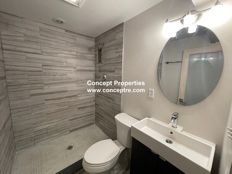 Building Photo - 39 Thornton St