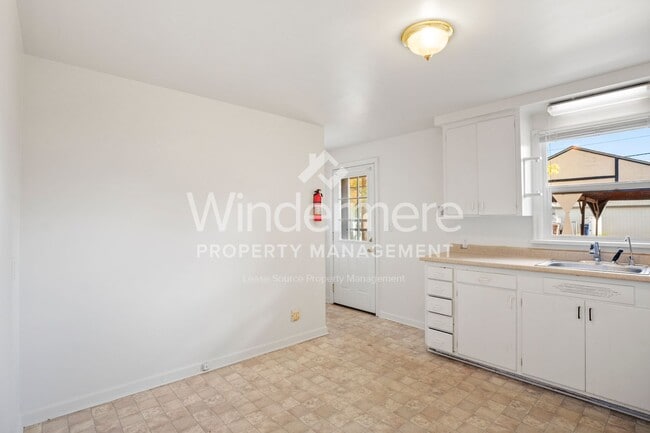 Building Photo - ***COMING SOON***Darling 2 bedroom, 1 bath Home In Spokane