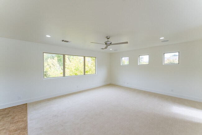 Building Photo - Gorgeous 4 bedroom, 5 bathroom House in Bouldin Creek!