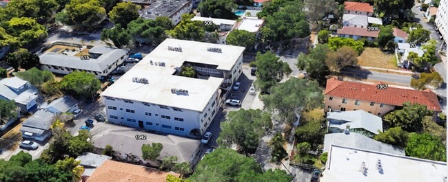 Building Photo - 1958 Monroe St