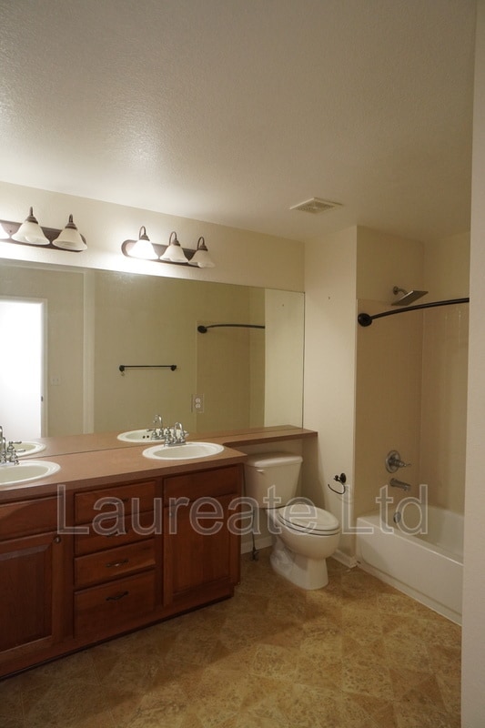 Building Photo - 9013 Old Tom Morris Cir