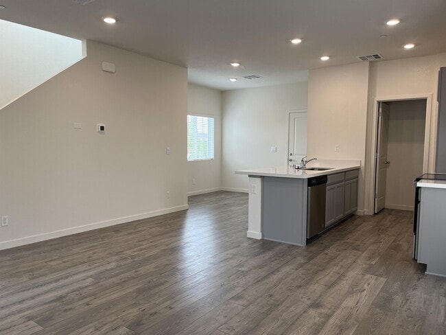 Building Photo - 3093 Pruett Dr