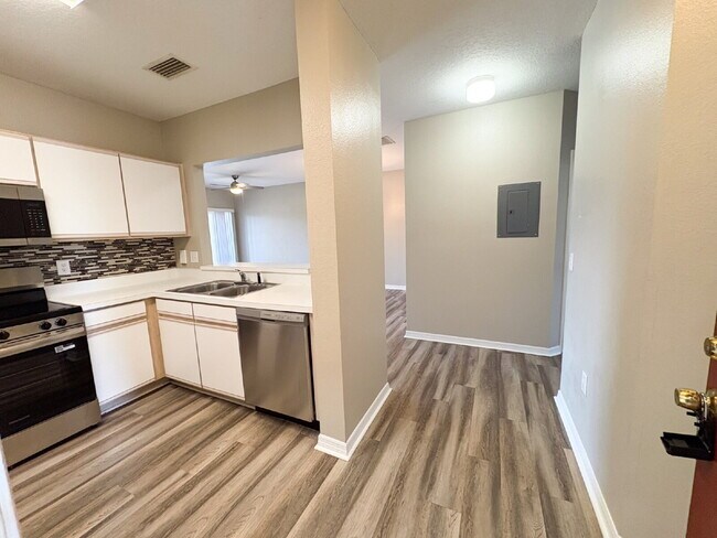 Building Photo - Spacious renovated 3-Bed, 2-Bath in VOB Riverview