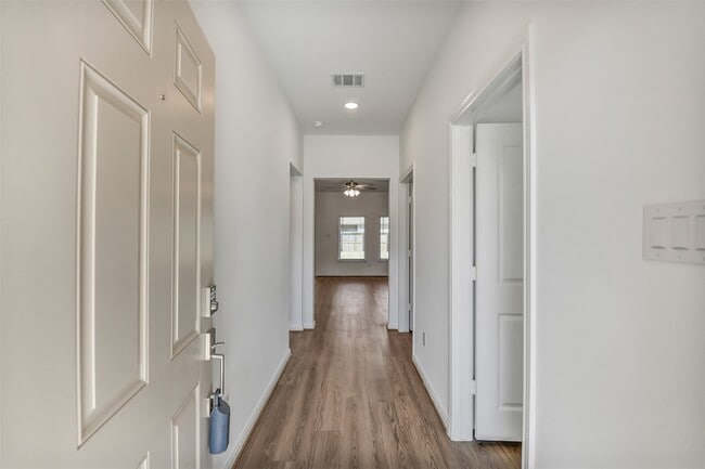 Building Photo - 11951 Pondwood Dr