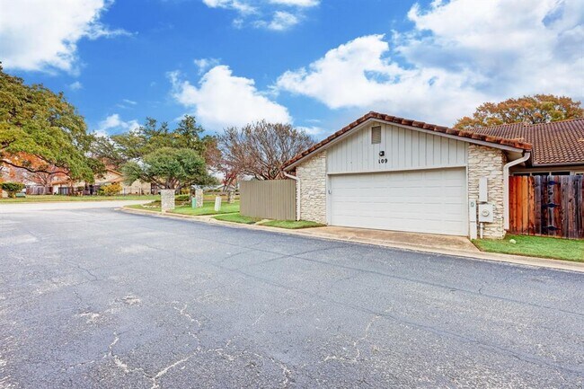 Building Photo - 2217 Onion Creek Pkwy