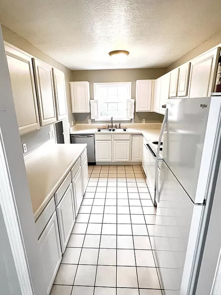 Building Photo - 3860 S Cramer Cir