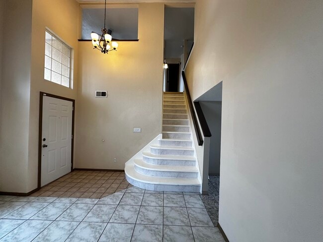 Building Photo - 800 Halter Dr SW